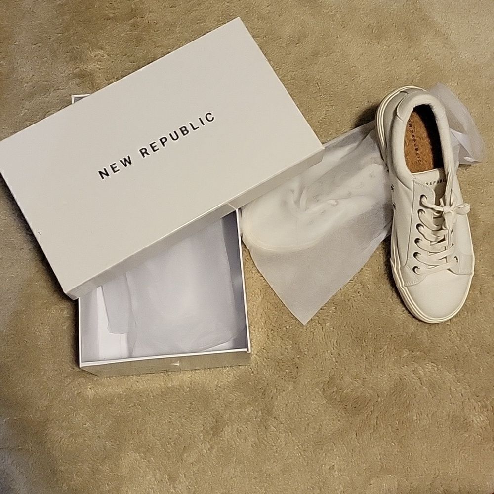 New Rebublic White Canvas 12.5